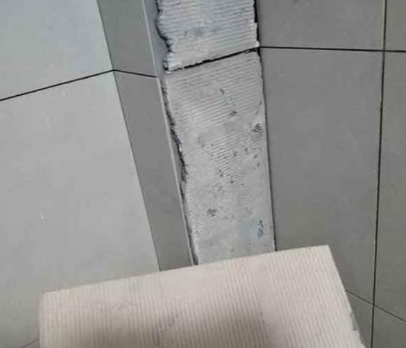 秦淮瓷砖空鼓维修公司分享下厨房瓷砖脱落的补救措施。